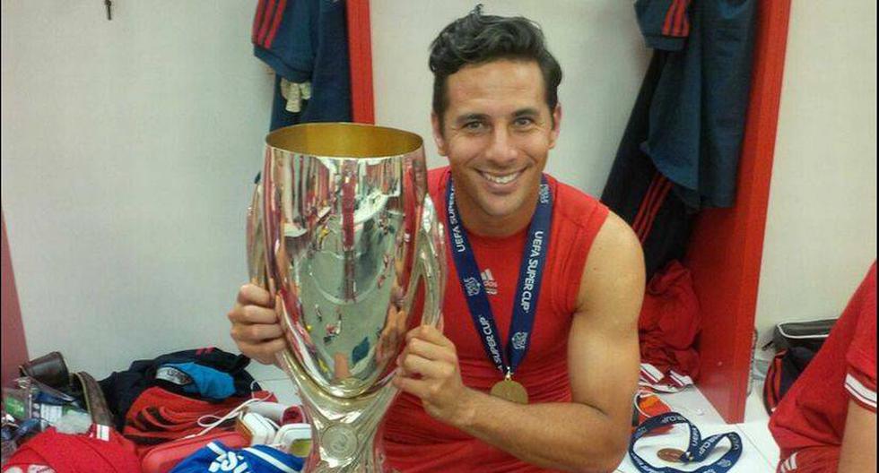 Una foto del recuerdo, Pizarro cargando la Champions del a&ntilde;o pasado. (Foto: Twitter)