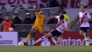 River Plate: ¿Esta falta de Alario no era para tarjeta roja?