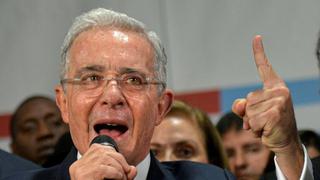 “Así empezó la toma de Venezuela”: Álvaro Uribe rechaza la llegada de médicos cubanos a Colombia