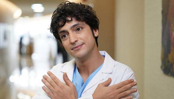 Taner Ölmez interpreta al médico novato Ali Vefa, un doctor en el espectro autista cuya gran habilidad se ve dificultada por su falta de habilidades sociales. (Fuente: Fox Turquía)