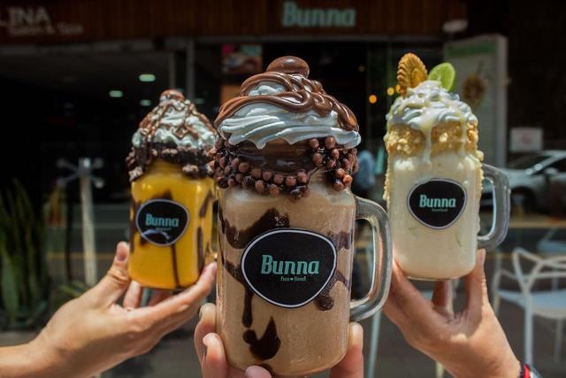 Bunna. El milkshake de helado artesanal se corona con chantillí y toppings de Nutella, galletas, grajeas, miel, fudge y hasta postres. (Foto: Bunna)