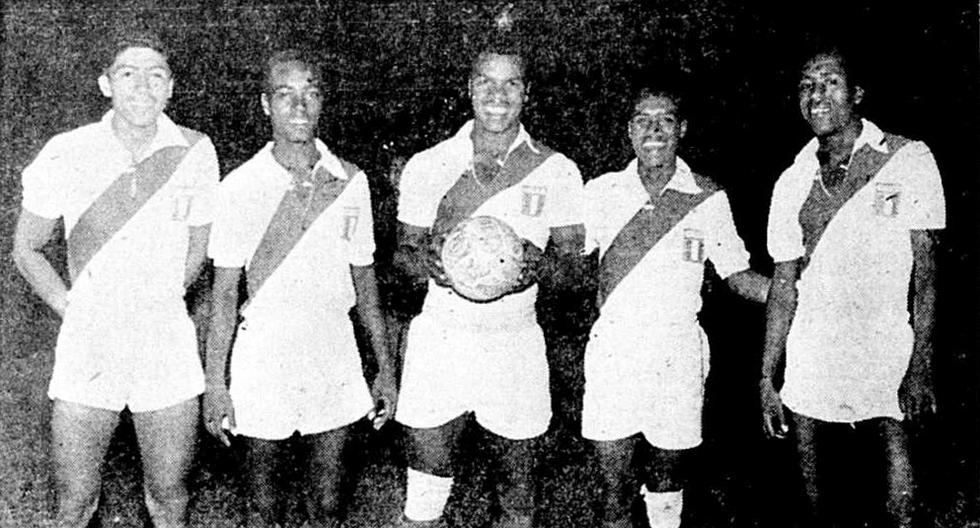 El 20 de marzo de 1958, la selección peruana Sub 20 venció por 3 a 2 a Chile en el mismísimo Estadio Nacional de Santiago. El encuentro se disputó durante el Segundo Campeonato Sudamericano de la categoría. Esta fue la primera victoria de una selección peruana juvenil en la capital mapochina. (Foto: GEC Archivo Histórico)