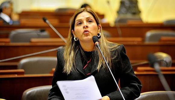 Karina Beteta evalúa denunciar penalmente a Ana Solórzano