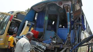 Puente Piedra: bus chocó contra tráiler y dejó unos 20 heridos