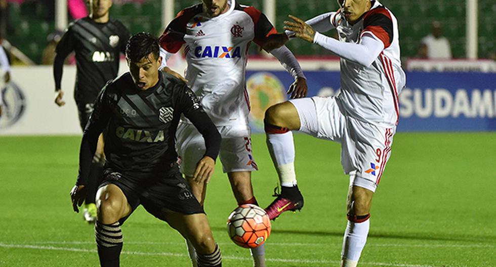 Figueirense vs Flamengo, con el delantero peruano Paolo Guerrero, se enfrentan en la zona Brasil en el partido de ida de la Copa Sudamericana. (Foto: AFP)