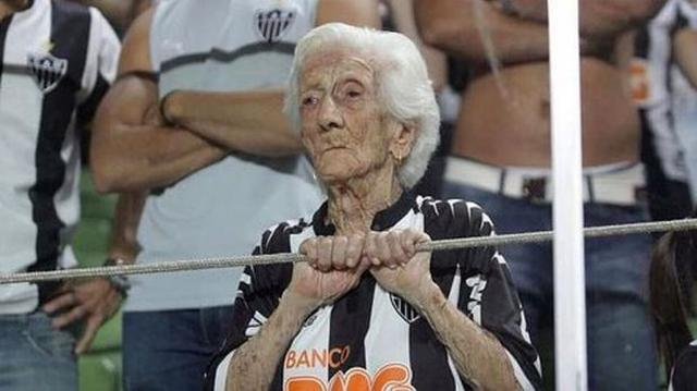 Hincha de 94 años del Mineiro te va a robar el corazón [VIDEO] - 2