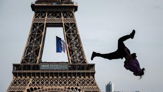 Francia reabre sus cines y permite el deporte en equipo a partir del lunes