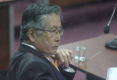 Alberto Fujimori sale de la Diroes para un examen médico
