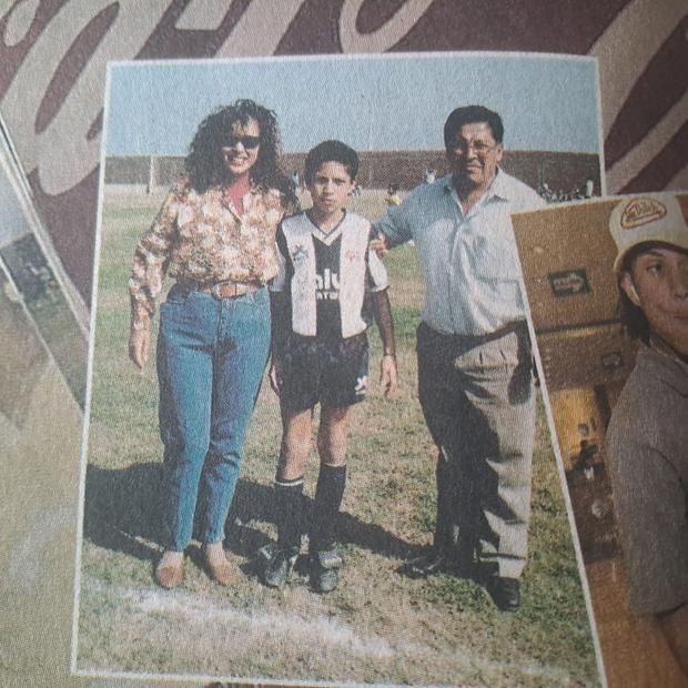 Paolo Guerrero hace 30 años, en el estadio del distrito Víctor Larco. Días felices en Trujillo, con su familia. FOTOS: Archivo César Clavijo Arraiza.