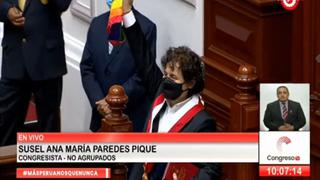 Susel Paredes juró al cargo de congresista portando la bandera LGBT