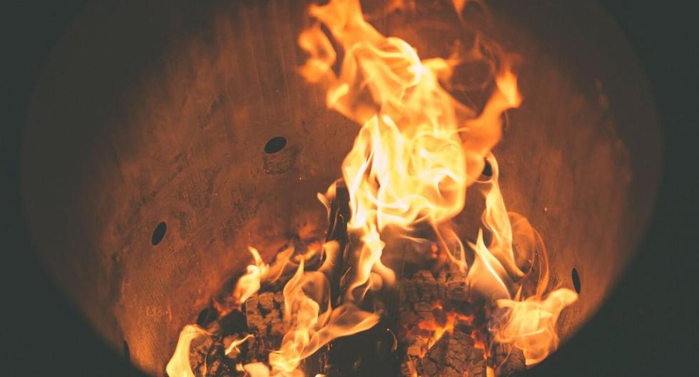 El fiel fue envuelto por las llamas rápidamente. (Foto: Referencial - Pixabay)