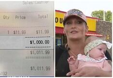 Cliente dejó ‘generosa propina’ de 1.000 dólares a una mesera que cuidaba a su bebé en el trabajo