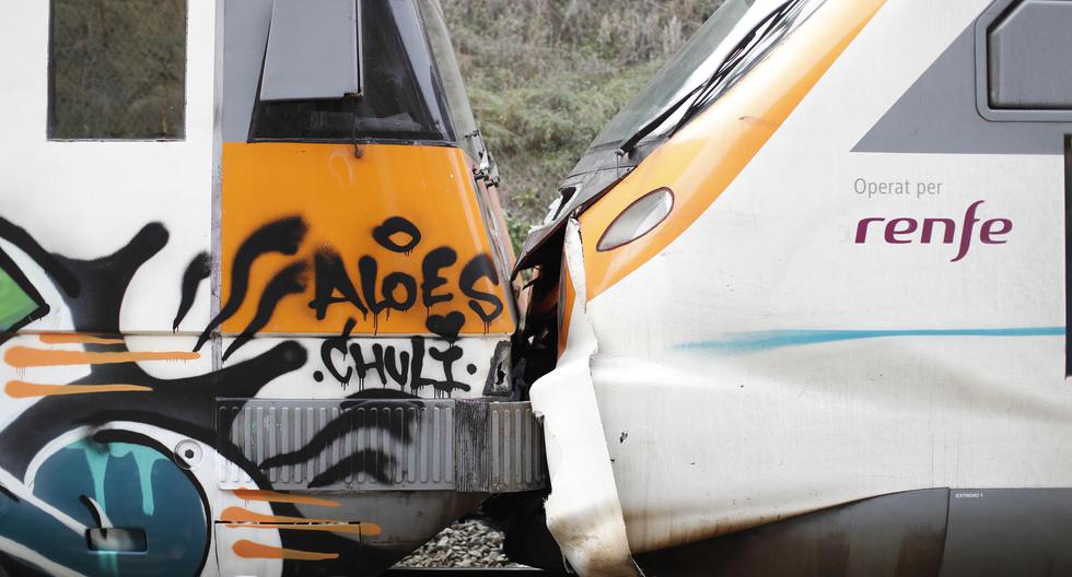 La colisión de dos trenes de la línea R4 de cercanías ha provocado 155 heridos en Barcelona, España. (EFE/Marta Pérez).