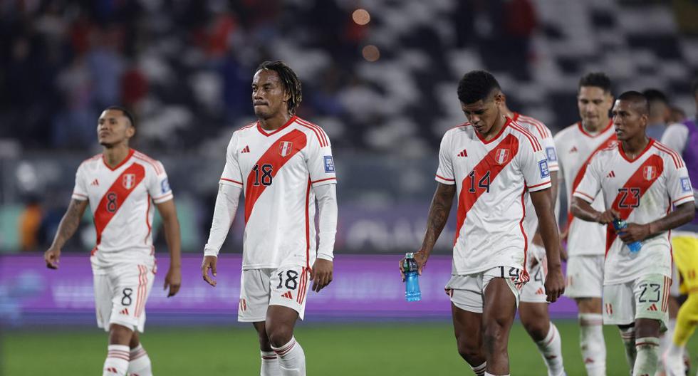 La selección peruana sumó su tercer partido sin obtener una victoria tras caer ante Chile por las Eliminatorias. (Photo by MARTIN BERNETTI / AFP)