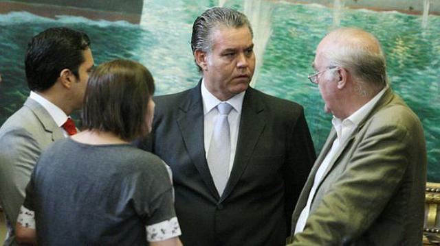 Albrecht debe inhibirse de pesquisa a Moreno, dice Quintanilla