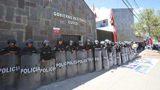 Manifestantes bloquearon acceso a la sede del gobierno regional