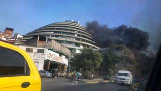Incendio afecta el perímetro de El Helicoide, el centro de torturas de Maduro