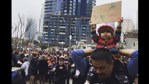 La pequeña activista que enterneció a miles con singular cartel