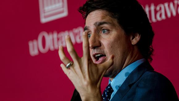 El primer ministro canadiense Justin Trudeau habla durante una reunión con estudiantes en la Universidad de Ottawa el 24 de abril de 2023 en Ottawa. (Foto de ANDREJ IVANOV / AFP)