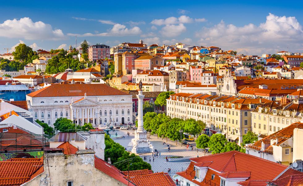 Lisboa, capital de Portugal, es un destino con una combinación de historia, arquitectura y belleza natural. En sus calles encontrarás edificio coloridos, castillos y museos con fachadas azulejas. ¿Estás pensando viajar a Lisboa? Aquí te compartimos los mejores planes. (Foto: Shutterstock)