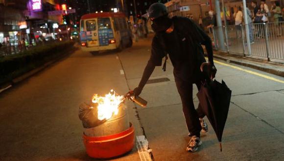 Durante el fin de semana, muchas manifestaciones pacíficas en Hong Kong culminaron en choques violentos con la policía. (Reuters).