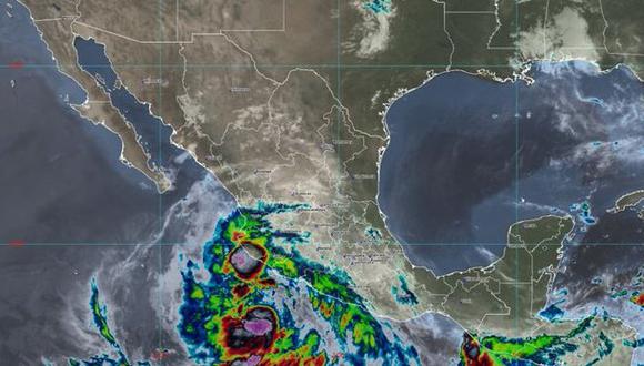 Huracán Blas causa lluvias “torrenciales” en el occidente de México.