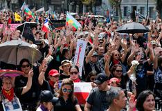 Chile: Miles de personas marchan de negro y en silencio contra la represión en las protestas | FOTOS