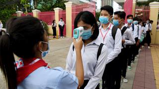Camboya, el país sin ninguna muerte por coronavirus, reabre las escuelas después de tres meses de cierre | FOTOS 