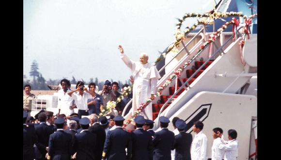 El papa Juan Pablo II, conocido como el “Peregrino”, visitó el Perú en dos ocasiones: 1985 y 1988. [Foto: Archivo]