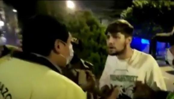 Resaltó que el accionar policial y edil se dio porque “Stefano Orlandini Regalado agredió, con insultos y palabras discriminatorias". (Captura: América Noticias)