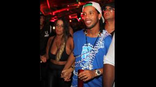 Ronaldinho fue visto con esta mujer en carnaval de Brasil