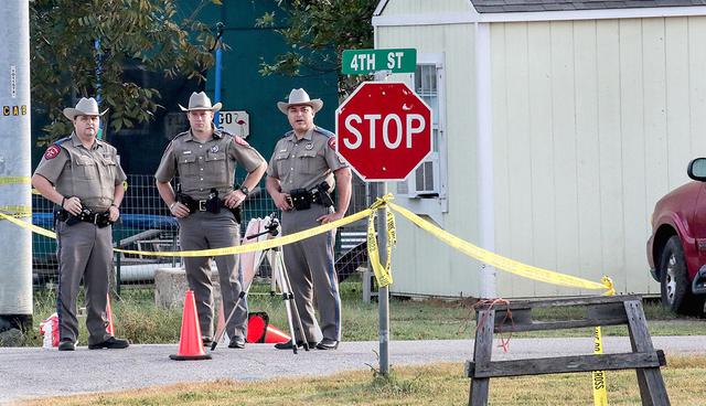 SUTHERLAND SPRINGS, TX - NOVEMBER 06: Law enforcement officials continue their investigation at the First Baptist Church of Sutherland Springs on November 6, 2017 in Sutherland Springs, Texas. On November 5 a gunman, Devin Patrick Kelly, killed 26 people at the church and wounded many more when he opened fire during a Sunday service.   Scott Olson/Getty Images/AFP
== FOR NEWSPAPERS, INTERNET, TELCOS & TELEVISION USE ONLY ==