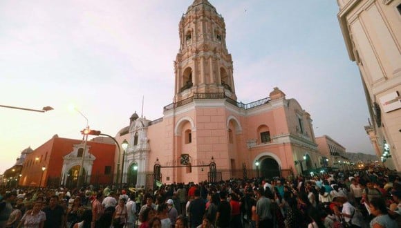 Masiva asistencia de fieles a las distintas iglesias por Semana Santa. (Foto: Andina)