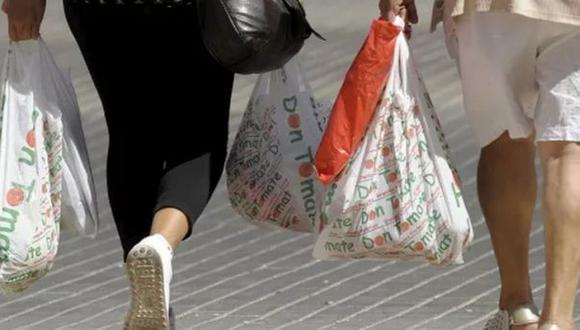 Francia prohibirá bolsas de plástico en tiendas para el 2016