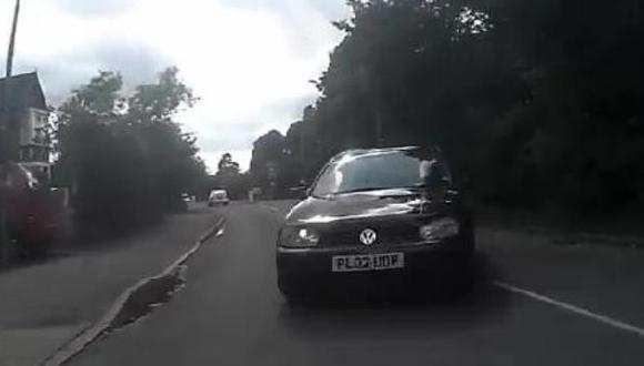 VIDEO: Ciclista fue impactado por un auto...¡y lo grabó!