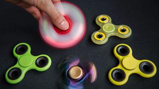 Los "fidget spinners" no son solo populares, también peligrosos