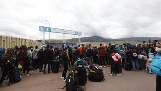 Aglomeración y desorden en aeropuerto de Cusco por medio millar de turistas israelíes varados | FOTOS