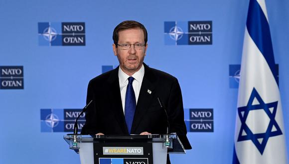 El presidente del Estado de Israel, Isaac Herzog, pronuncia un discurso luego de una reunión con el secretario general de la OTAN en la sede de la OTAN en Bruselas el 26 de enero de 2023. (Foto: John THYS / AFP)