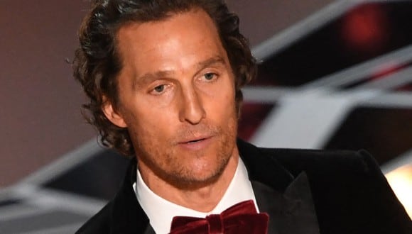 Cuando Matthew McConaughey presentó el Óscar a la mejor edición cinematográfica durante la 90° entrega anual de los Premios de la Academia el 4 de marzo de 2018 en Hollywood, California (Foto: Mark Ralston / AFP)