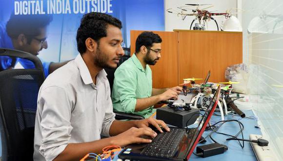 Pasantes de la empresa Hacklab en Bangalore. (Foto: AFP)