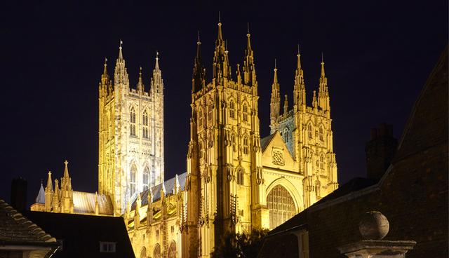 Catedral de Canterbury, Reino Unido. Si bien su origen se remonta al siglo VI, el estilo gótico inglés que proyecta se debe a su reconstrucción, tras un incendio ocurrido en 1174. (Foto: Shuttertock)