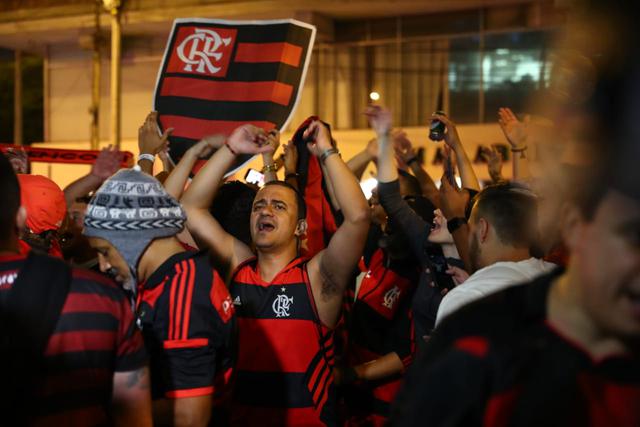 Hinchas de Flamengo le dieron una cálida bienvenida al 'Mengao' en San Isidro | Foto: Alesando Currarina/GEC