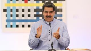 Maduro regala guitarra a Roger Waters para agradecerle críticas a sanciones de Estados Unidos
