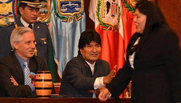 Bolivia: Diputada será procesada por no saludar a Evo Morales