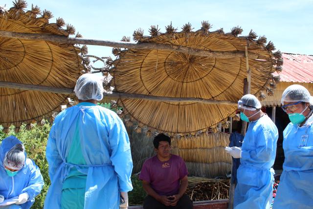 Buscan posibles infectados de coronavirus entre habitantes de las islas de los Uros, en Puno. (Foto: Cortesía Red Salud Puno)
