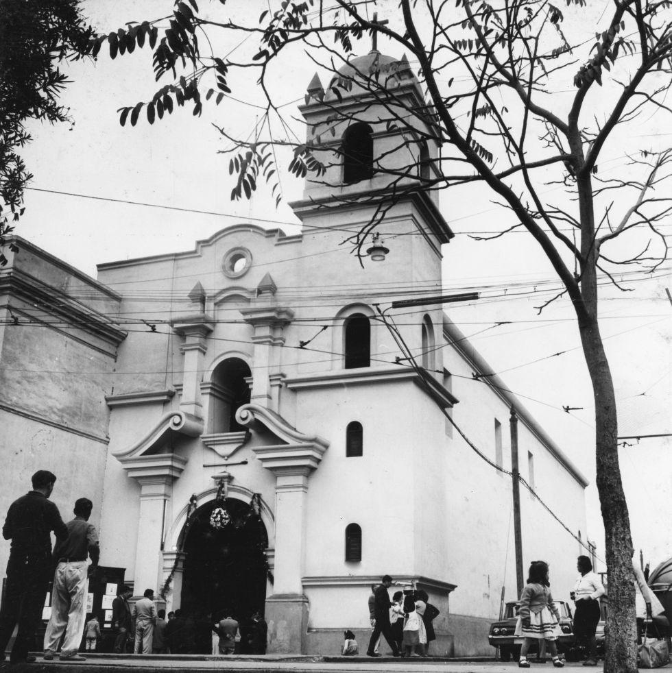 16 de junio de 1963. Iglesia Nuestra Señora de Monserrate. (Archivo Histórico El Comercio)
