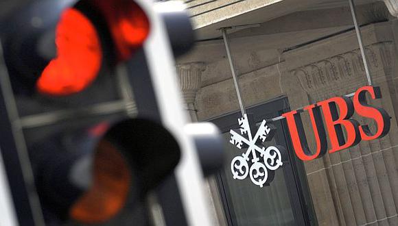 Las acciones de UBS, que se habían estabilizado en los últimos días tras un inicio de semana de grandes altibajos, caen ahora en Zúrich un 7,57 %. (Foto agencias)
