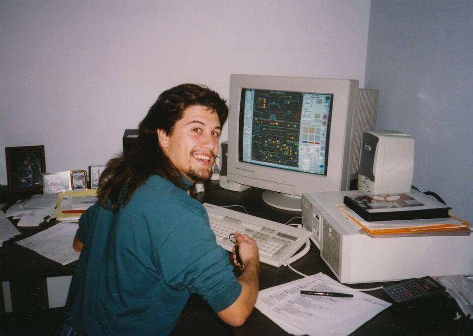 El estilo y personalidad efusiva de John Romero llamó la atención en la industria de los videojuegos de esa época, más acostumbrada en programar y diseñar con un perfil bajo.