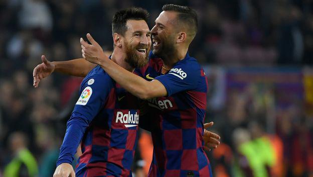 Jordi Alba recibió el alta médica y está en lista de convocados para el clásico ante Real Madrid, (Foto: AFP)