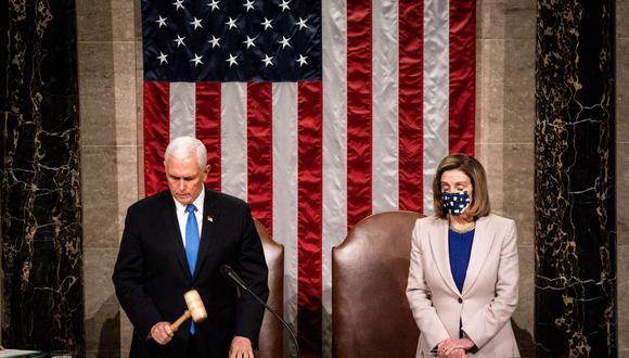 El vicepresidente Mike Pence y la presidenta de la Cámara de Representantes, Nancy Pelosi, presiden una sesión conjunta del Congreso para certificar los resultados del Colegio Electoral que le dieron el triunfo a Joe Biden. (Foto: Erin Schaff / POOL / AFP).